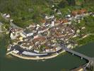 Photos aériennes de "village" - Photo réf. T073846 - Le village de Clerval est construit dans une boucle du Doubs.
