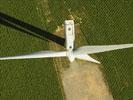 Photos aériennes de "eoliennes" - Photo réf. T084411 - Une vue d'éolienne inhabituelle.