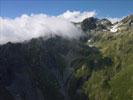 Photos aériennes de "montagnes" - Photo réf. T084445 - La couche nuageuse se dissipe en passant le sommet.