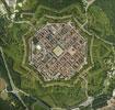 Photos aériennes de "unesco" - Photo réf. T088679 - La ville et ses remparts : œuvre d'une étonnante perfection géométrique, qui apparaît telle que Vauban l'a dessinée en 1698. Neuf-Brisach fait partie des douze sites Vauban classés au Patrimoine Mondial de l'UNESCO.