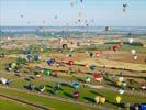 Photos aériennes de "ballon" - Photo réf. U091659 - Record Mondial de dcollage en ligne : 329 montgolfires le Dimanche 26 Juillet 2009.