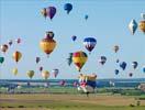 Photos aériennes - Mondial Air Ballons 2009 - Photo réf. U091679 - Dimanche 26-07-2009 : Vol du Record du Monde de Dcollage en Ligne : 329 Montgolfires.