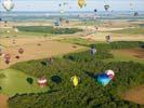 Photos aériennes de "ballon" - Photo réf. U091689 - Dimanche 26-07-2009 : Vol du Record du Monde de Dcollage en Ligne : 329 Montgolfires.