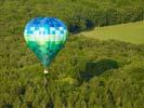 Photos aériennes de "montgolfières" - Photo réf. U092168 - Une montgolfire lors du Lorraine Mondial Air Ballons 2009 sur la base de Chambley-Bussires, Meurthe-et-Moselle.