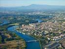 Photos aériennes de "avec" - Photo réf. U099974 - Le Centre Historique d'Avignon, avec le Palais des papes et le Pont d'Avignon, est class au Patrimoine Mondial de l'UNESCO.