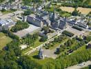 Photos aériennes de "pélerins" - Photo réf. U100361 - La Basilique de Sainte-Anne-d'Auray,construite au 19ème siècle, accueille chaque année les nombreux pélerins.