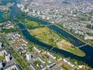 Photos aériennes - Îles et presqu'îles - Photo réf. U100467 - L'le Honor de Balzac est un grand parc vert de la ville de Tours.