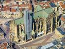 Photos aériennes de "place" - Photo réf. U102033 - Un gigantesque échafaudage est en place pour la rénovation d'un des clochers de la Cathédrale Saint-Etienne de Metz.