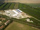 Photos aériennes de "capteurs" - Photo réf. U111907 - L'entreprise Racamier à Saint-Martin-de-Crau dans les Bouches-du-Rhône s'est dotée de panneaux solaires