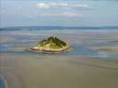 Photos aériennes de "Saint" - Photo réf. U113552 - Dans la baie du Mont-Saint-Michel, l'ilot granitique de Tombelaine.