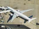 Photos aériennes de "aeroport" - Photo réf. U115961 - Un Boeing 777 d'Air France.