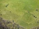 Photos aériennes de "tranchée" - Photo réf. E116513 - De nombreuses traces du passage de l'homme sont visibles sur le plateau.