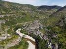Photos aériennes de "gorge" - Photo réf. E120014 - Sainte-Enimie se situe dans les Gorges du Tarn.