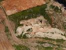 Photos aériennes de "archeologiques" - Photo réf. E120340 - Un site de fouilles archéologiques sur la trace de la LGV Sud Europe Atlantique à Villiers-le-Roux (Charente)