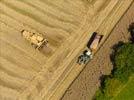 Photos aériennes de "cerealiere" - Photo réf. E124493 - Une moissonneuse batteuse au travail.
