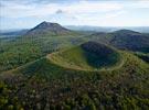 Photos aériennes de Orcines (63870) | Puy-de-Dôme, Auvergne-Rhône-Alpes, France - Photo réf. E126327 - Le Puy Pariou et le Puy de Dme