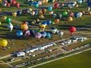 Photos aériennes de "ballon" - Photo réf. E128465 - Lorraine Mondial Air Ballons 2013 : Vol du Mercredi 31 Juillet le soir lors du Record Mondial de Dcollage en Masse. (Greatest Mass Ascent)