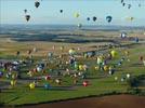 Photos aériennes de "montgolfières" - Photo réf. E128495 - Lorraine Mondial Air Ballons 2013 : Vol du Mercredi 31 Juillet le soir lors du Record Mondial de Dcollage en Masse. (Greatest Mass Ascent)