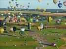 Photos aériennes de "ballon" - Photo réf. E128501 - Lorraine Mondial Air Ballons 2013 : Vol du Mercredi 31 Juillet le soir lors du Record Mondial de Dcollage en Masse. (Greatest Mass Ascent)