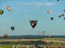 Photos aériennes de "ballon" - Photo réf. E128503 - Lorraine Mondial Air Ballons 2013 : Vol du Mercredi 31 Juillet le soir lors du Record Mondial de Dcollage en Masse. (Greatest Mass Ascent)