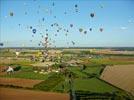 Photos aériennes de "ballon" - Photo réf. E128518 - Lorraine Mondial Air Ballons 2013 : Vol du Mercredi 31 Juillet le soir lors du Record Mondial de Dcollage en Masse. (Greatest Mass Ascent)