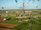 Photos aériennes de "ballon" - Photo réf. E128519 - Lorraine Mondial Air Ballons 2013 : Vol du Mercredi 31 Juillet le soir lors du Record Mondial de Dcollage en Masse. (Greatest Mass Ascent)