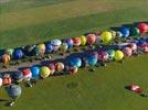 Photos aériennes de "montgolfières" - Photo réf. E128559 - Lorraine Mondial Air Ballons 2013 : Vol du Jeudi 1 Aot le matin lors du Record Mondial de Dcollage en Ligne. (The Great Line, In-line Mass Ascent)