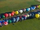 Photos aériennes de "line" - Photo réf. E128560 - Lorraine Mondial Air Ballons 2013 : Vol du Jeudi 1 Août le matin lors du Record Mondial de Décollage en Ligne. (The Great Line, In-line Mass Ascent)