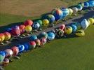 Photos aériennes de "montgolfières" - Photo réf. E128563 - Lorraine Mondial Air Ballons 2013 : Vol du Jeudi 1 Aot le matin lors du Record Mondial de Dcollage en Ligne. (The Great Line, In-line Mass Ascent)