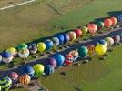 Photos aériennes de "ligne" - Photo réf. E128566 - Lorraine Mondial Air Ballons 2013 : Vol du Jeudi 1 Aot le matin lors du Record Mondial de Dcollage en Ligne. (The Great Line, In-line Mass Ascent)