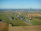 Photos aériennes de "ligne" - Photo réf. E128578 - Lorraine Mondial Air Ballons 2013 : Vol du Jeudi 1 Aot le matin lors du Record Mondial de Dcollage en Ligne. (The Great Line, In-line Mass Ascent)