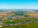 Photos aériennes de "ligne" - Photo réf. E128581 - Lorraine Mondial Air Ballons 2013 : Vol du Jeudi 1 Aot le matin lors du Record Mondial de Dcollage en Ligne. (The Great Line, In-line Mass Ascent)