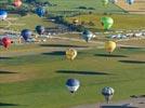 Photos aériennes de "montgolfières" - Photo réf. E128584 - Lorraine Mondial Air Ballons 2013 : Vol du Jeudi 1 Aot le matin lors du Record Mondial de Dcollage en Ligne. (The Great Line, In-line Mass Ascent)