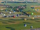 Photos aériennes de "ballon" - Photo réf. E128585 - Lorraine Mondial Air Ballons 2013 : Vol du Jeudi 1 Aot le matin lors du Record Mondial de Dcollage en Ligne. (The Great Line, In-line Mass Ascent)