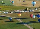 Photos aériennes de "montgolfières" - Photo réf. E128588 - Lorraine Mondial Air Ballons 2013 : Vol du Jeudi 1 Aot le matin lors du Record Mondial de Dcollage en Ligne. (The Great Line, In-line Mass Ascent)