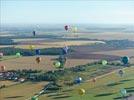 Photos aériennes de "montgolfières" - Photo réf. E128592 - Lorraine Mondial Air Ballons 2013 : Vol du Jeudi 1 Aot le matin lors du Record Mondial de Dcollage en Ligne. (The Great Line, In-line Mass Ascent)