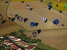 Photos aériennes de "montgolfières" - Photo réf. E128603 - Lorraine Mondial Air Ballons 2013 : Vol du Jeudi 1 Aot le matin lors du Record Mondial de Dcollage en Ligne. (The Great Line, In-line Mass Ascent)