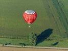 Photos aériennes de "montgolfières" - Photo réf. E128606 - Lorraine Mondial Air Ballons 2013 : Vol du Jeudi 1 Aot le matin lors du Record Mondial de Dcollage en Ligne. (The Great Line, In-line Mass Ascent)