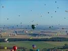 Photos aériennes de "montgolfières" - Photo réf. E128611 - Lorraine Mondial Air Ballons 2013 : Vol du Jeudi 1 Aot le matin lors du Record Mondial de Dcollage en Ligne. (The Great Line, In-line Mass Ascent)