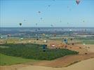 Photos aériennes de "ligne" - Photo réf. E128620 - Lorraine Mondial Air Ballons 2013 : Vol du Jeudi 1 Aot le matin lors du Record Mondial de Dcollage en Ligne. (The Great Line, In-line Mass Ascent)