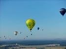 Photos aériennes de "montgolfières" - Photo réf. E128631 - Lorraine Mondial Air Ballons 2013 : Vol du Jeudi 1 Aot le matin lors du Record Mondial de Dcollage en Ligne. (The Great Line, In-line Mass Ascent)