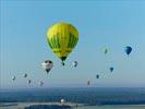 Photos aériennes de "montgolfières" - Photo réf. E128632 - Lorraine Mondial Air Ballons 2013 : Vol du Jeudi 1 Aot le matin lors du Record Mondial de Dcollage en Ligne. (The Great Line, In-line Mass Ascent)