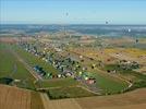 Photos aériennes de "montgolfières" - Photo réf. E128650 - Lorraine Mondial Air Ballons 2013 : Vol du Jeudi 1 Aot le matin lors du Record Mondial de Dcollage en Ligne. (The Great Line, In-line Mass Ascent)