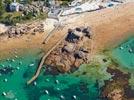 Photos aériennes de "rochers" - Photo réf. E131770 - Rochers sur la plage de Coz Porz