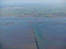 Photos aériennes de "gois" - Photo réf. E135536 - Le Gois, passage permettant de rejoindre l'île de Noirmoutier (Vendée) à pied sec à marée basse.