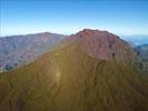 Photos aériennes de "point" - Photo réf. E136112 - Le Piton des Neiges, à cheval sur les communes de Cilaos et de Salazie, est le point culminant de l'Ile de la Réunion (3070m).