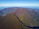 Photos aériennes de "point" - Photo réf. E136124 - Le Piton des Neiges, à cheval sur les communes de Cilaos et de Salazie, est le point culminant de l'Ile de la Réunion (3070m).