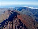 Photos aériennes de "piton" - Photo réf. E136127 - Le Piton des Neiges,  cheval sur les communes de Cilaos et de Salazie, est le point culminant de l'Ile de la Runion (3070m).