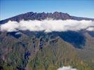 Photos aériennes de "piton" - Photo réf. E136519 - Le Piton des Neiges, à cheval sur les communes de Cilaos et de Salazie, est le point culminant de l'Ile de la Réunion (3070m).