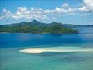 Sélection de photos aériennes - Photo réf. E143552 - L'Ilot de sable blanc entouré d'eau bleu paradisiaque